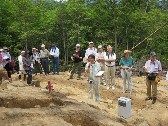 安芸高田市地域振興事業団　稲山墳丘墓現地説明会