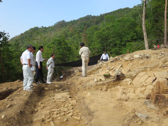 安芸高田市地域振興事業団　稲山墳丘墓現地説明会