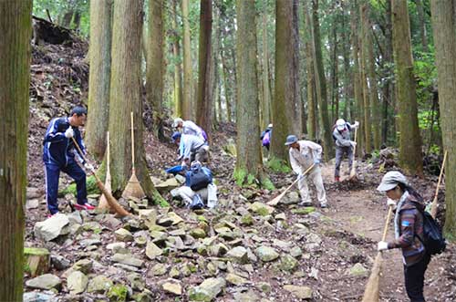 安芸高田市地域事業振興団 第6回郡山城史跡めぐりと清掃ボランティア